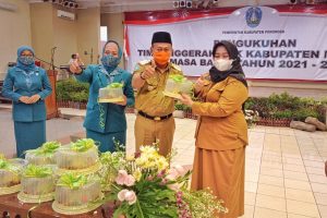 Keterangan Bupati Sugiri Sancoko saat potong tumpeng diserahkan Ketua TP PKK Kab Ponorogo Susilowati Sugiri Sancoko