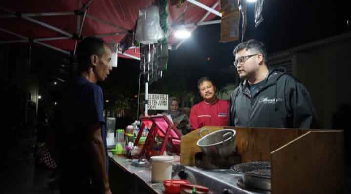 Keluyuran, Mas Dhito Kulineran Malam di Pasar Wates