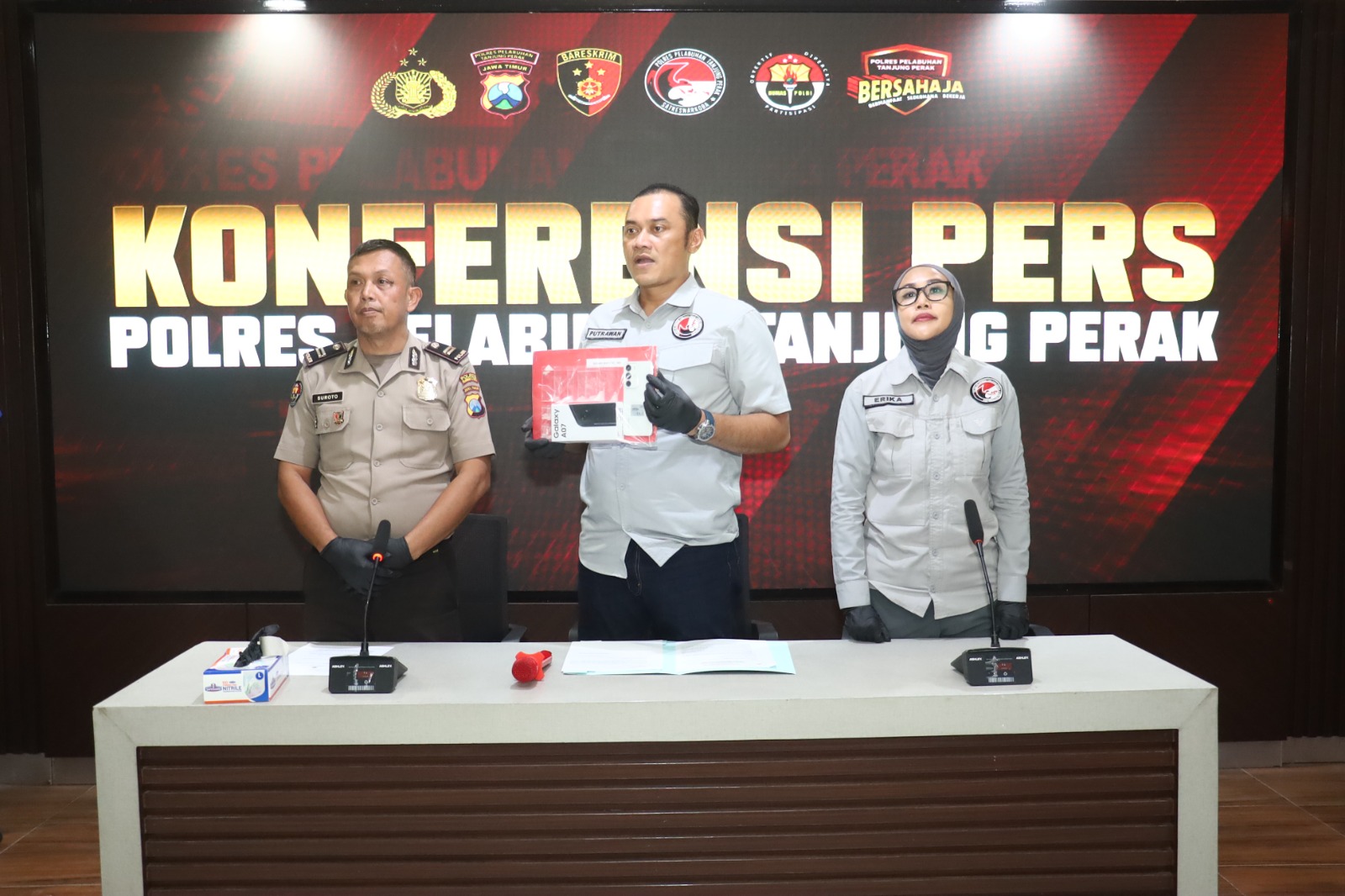 Polres Pelabuhan Tanjungperak Bongkar Jaringan Sabu, Kurir Gunakan Aplikasi Zangi Diamankan